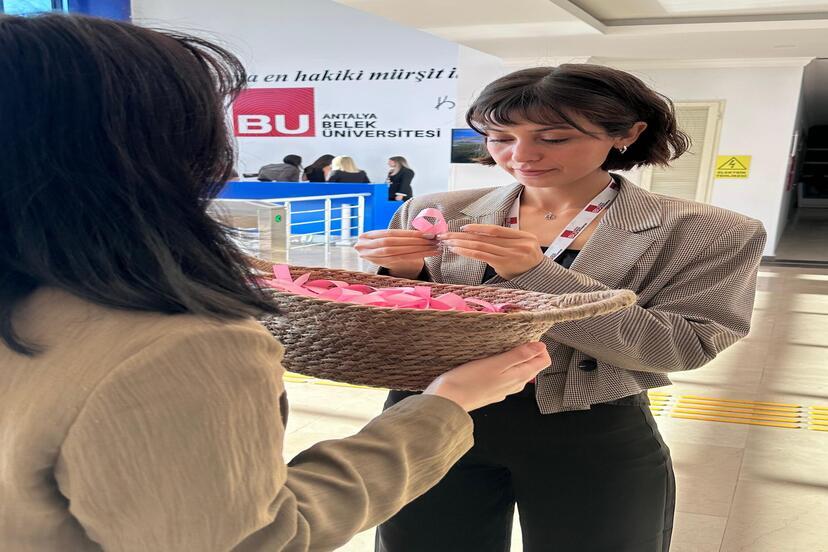 ANTALYA BELEK ÜNİVERSİTESİ MEME KANSERİNE DİKKAT ÇEKTİ