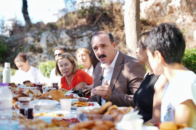 PINARBAŞI’NDA MAHALLE SAKİNLERİYLE BULUŞTU