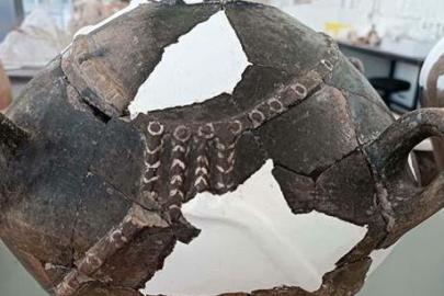 5 BİN YILLIK KAPLARDA KADININ İZİ YASSITEPE’DE GERDANLIK SIRLARI ORTAYA ÇIKTI