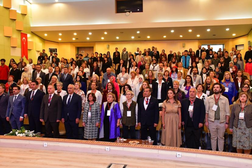 AKDENİZ ÜNİVERSİTESİ ÖĞRETİM ÜYESİNE KÜLTÜR VE SANAT ÖDÜLÜ