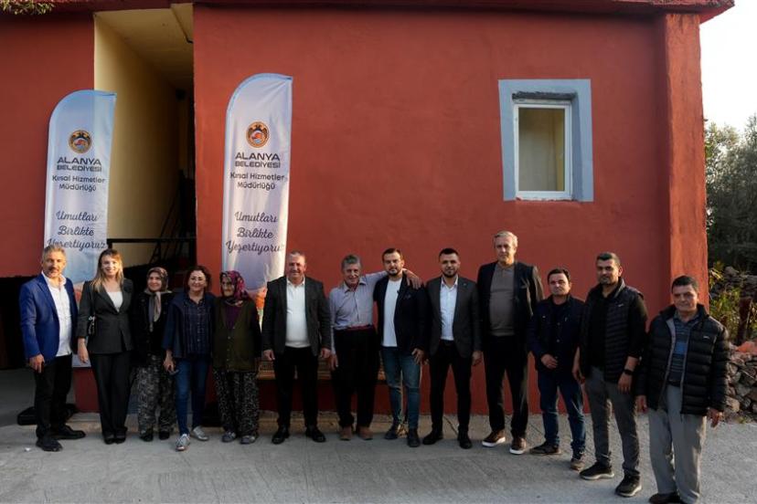 ALANYA BELEDİYESİ İHTİYAÇ SAHİBİ AİLENİN EVİNİ YENİLEDİ