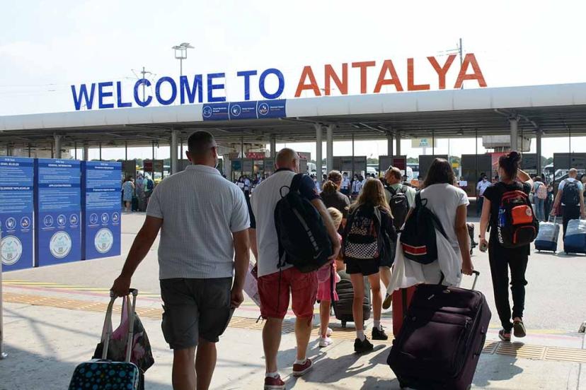 ANTALYA, 10 AYDA 16 MİLYON TURİSTİ AŞTI