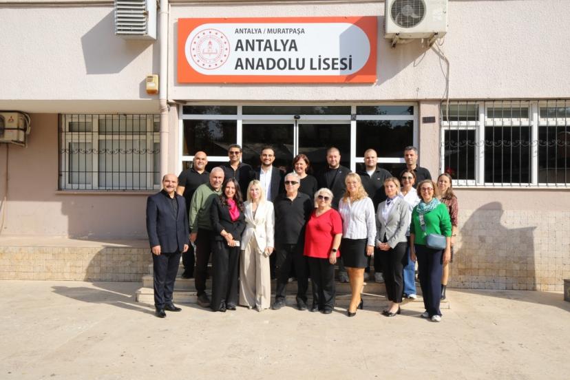 ANTALYA ANADOLU LİSESİ LABORATUVARLARI YENİLENDİ