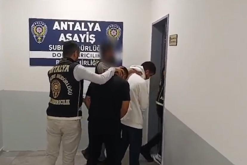 ANTALYA’DA DAİRE DOLANDIRICILIĞI: 3 KİŞİ TUTUKLANDI