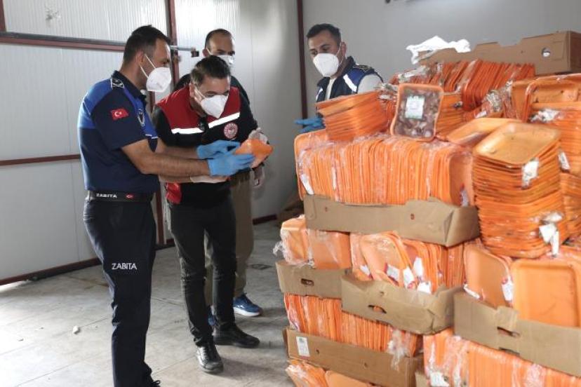 25 TON BOZUK TAVUK ELE GEÇİRİLDİ