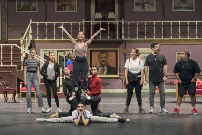 DİNO ORMANI ANTALYA’DA SAHNE ALIYOR