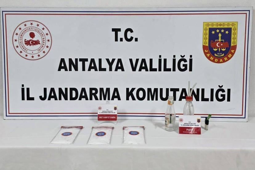 DÖŞEMEALTI’NDA JANDARMADAN UYUŞTURUCU BASKINI
