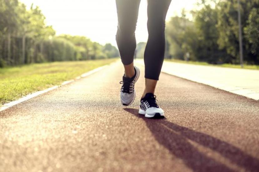 GÜNDE EN AZ 3 BİN ADIM ALZHEIMER’IN İLERLEMESİNİ YAVAŞLATABİLİR