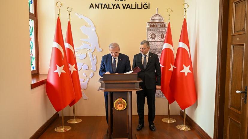 KARALOĞLU’NDAN ANTALYA VALİLİĞİ’NE ZİYARET