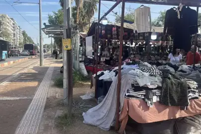 KONYAALTI CADDESİ’NDE FESTİVAL STANTLARINA TEPKİ