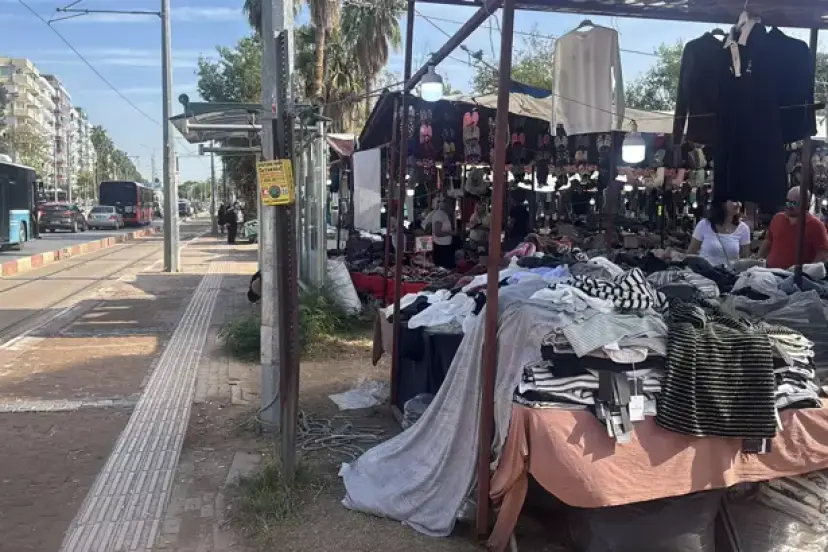 KONYAALTI CADDESİ’NDE FESTİVAL STANTLARINA TEPKİ