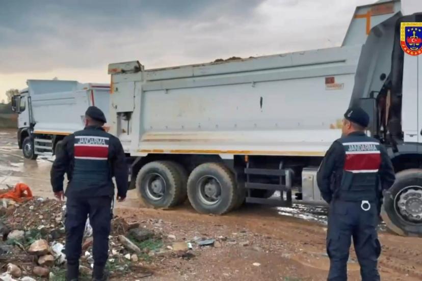 KUM HIRSIZLARI JANDARMADAN KAÇAMADI..!