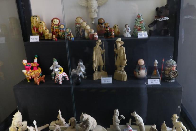 RUS SANATÇIDAN OYUNCAK MÜZESİ’NE KÜLTÜR BAĞIŞI