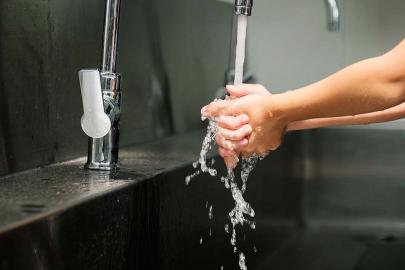 SU TASARRUFUNA YENİ BAKIŞ: TABAKTAKİ SU AYAK İZİNE DİKKAT ÇEKTİLER