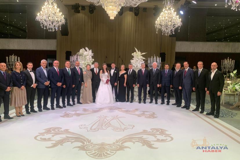 VALİ HULUSİ ŞAHİN’İN KIZI MELİKE ŞAHİN GÖRKEMLİ TÖRENLE EVLENDİ