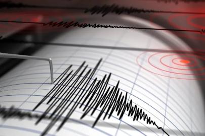 AKDENİZ 4,4 İLE SALLANDI