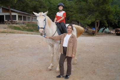 ALANYA’DA ENGELLİ BİREYLERE BİNİCİLİKLE REHABİLİTASYON DESTEĞİ