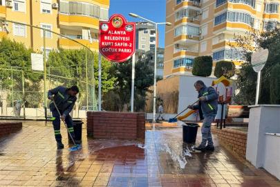 ALANYA’DA PARKLAR ÇOCUKLAR İÇİN YENİLENİYOR