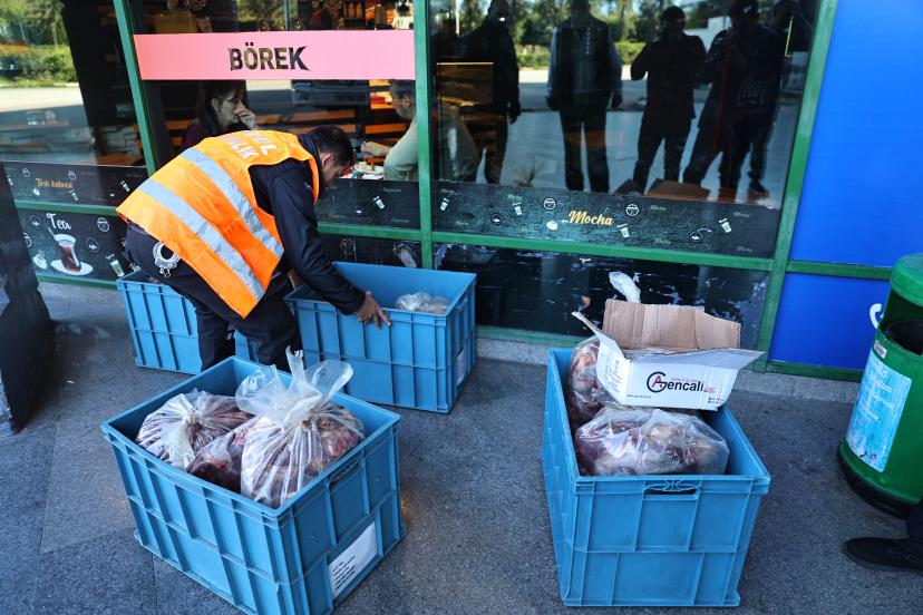 ANTALYA OTOGARINDA 270 KİLO UYGUNSUZ TAŞINAN ET ELE GEÇİRİLDİ