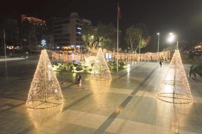 ANTALYA YENİ YILA IŞIL IŞIL GİRİYOR