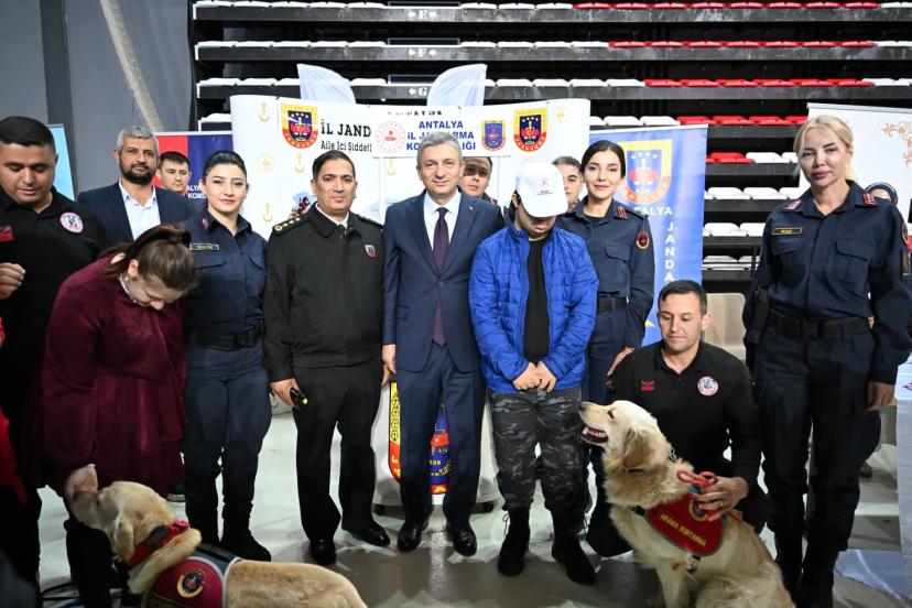 ANTALYA’DA ENGELLER SEVGİ VE DAYANIŞMAYLA AŞILDI