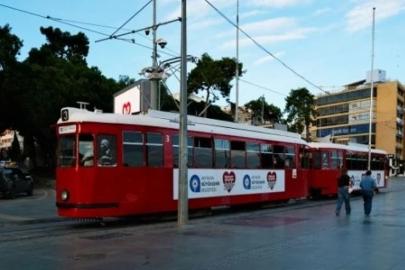 ANTALYA’DA FIRTINA NOSTALJİ TRAMVAYI SEFERLERİNİ DURDURDU