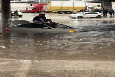 ANTALYA’DA SAĞANAK ALARMI YOLLAR GÖLE DÖNDÜ