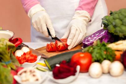 ANTALYA’DAN ÇOK KRİTİK UYARI: GIDA GÜVENLİĞİ ÇÖKTÜ