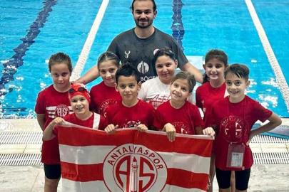 ANTALYASPORLU MİNEKLER HAVUZDA FIRTINA GİBİ ESTİ