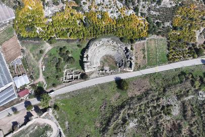 ANTİK TİYATROLARLA ANTALYA TARİHİNİN İZİNDE