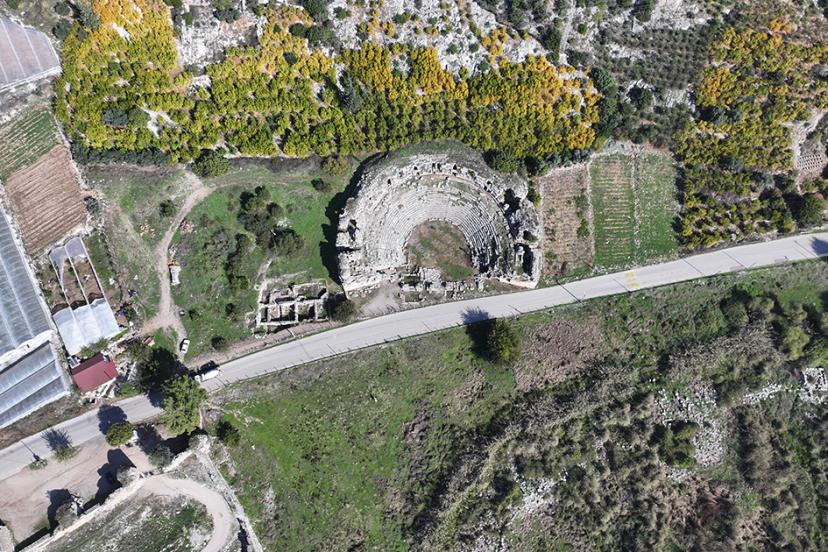 ANTİK TİYATROLARLA ANTALYA TARİHİNİN İZİNDE