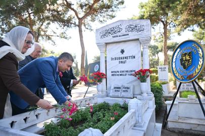 DR. BURHANETTİN ONAT KABRİ BAŞINDA ANILDI