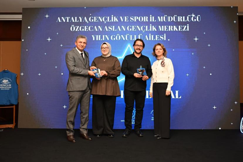 İYİLİKLE YÜKSELEN GÖNÜLLER ÖDÜLLENDİRİLDİ