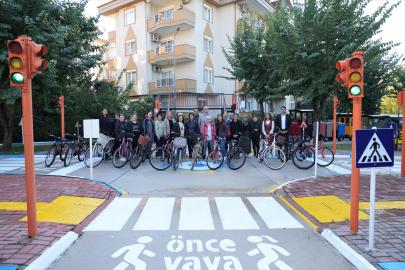 KADINLARA ÜCRETSİZ BİSİKLET EĞİTİMİ BAŞLADI
