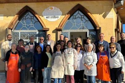 KEMER’DE SANAT ÇAMURDAN DOĞUYOR