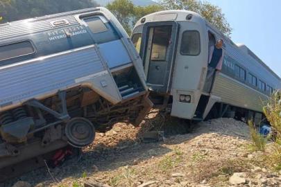 MEKSİKA’DA TREN FACİASI: 13 ÖLÜ, 98 YARALI