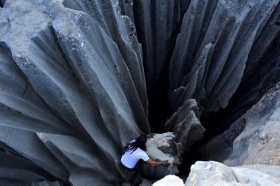 UÇURUM VE EFSANELERİN GÖLGESİNDE GİDEN GELMEZ DAĞLARI