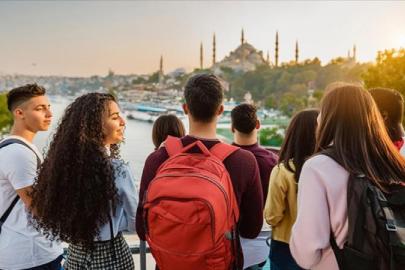 ÜNİDES GENÇLERE GÜÇ VERİYOR