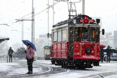 YILBAŞINA KAR VE DONDURUCU SOĞUK