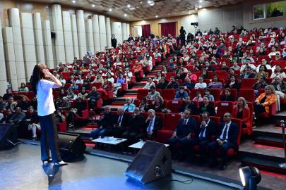 AKADEMİSYEN ANNE KEPEZ’DE ANLATTI, SALON DOLDU