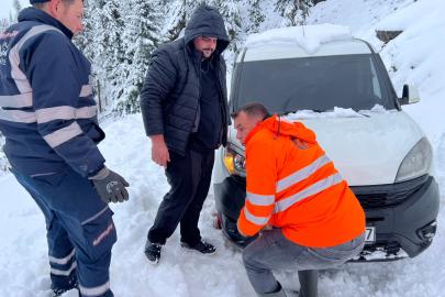 AKSEKİ’DE KAR ESARETİ: 4 VATANDAŞ KURTARILDI