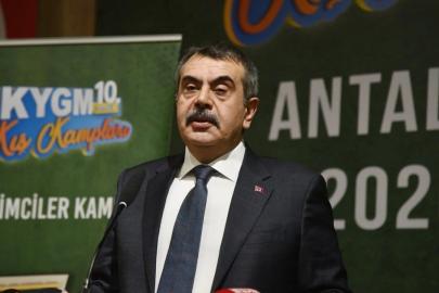 BAKAN TEKİN: TÜRKİYE’NİN ANA PROBLEMİ BAŞÖRTÜSÜYDÜ