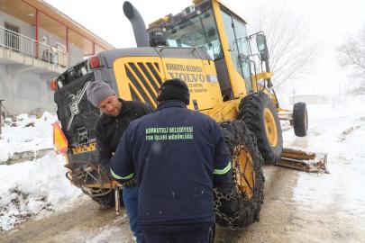 KORKUTELİ’DE KARLA KESİNTİSİZ MÜCADELE