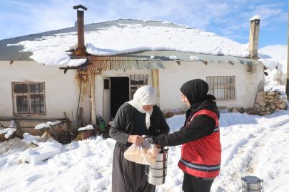 KORKUTELİ’NDE SOSYAL DAYANIŞMA SOFRALARI BÜYÜYOR