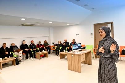 PARKINSON AKADEMİ ÜYELERİNE YAŞAM TARZI EĞİTİMİ