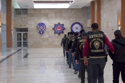 SAHTE POLİS VE SAVCI ÇETESİ ÇÖKERTİLDİ: 12 KİŞİ TUTUKLANDI
