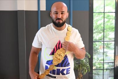 YAĞLI GÜREŞTE ŞOK AYRILIK