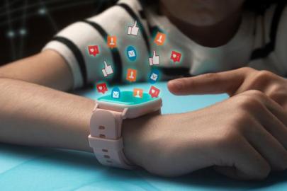 15 YAŞ ALTINA SOSYAL MEDYA YASAĞI GELİYOR