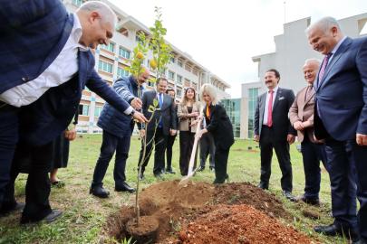 AKDENİZ ÜNİVERSİTESİ’NDE 100 FİDAN TOPRAKLA BULUŞTU