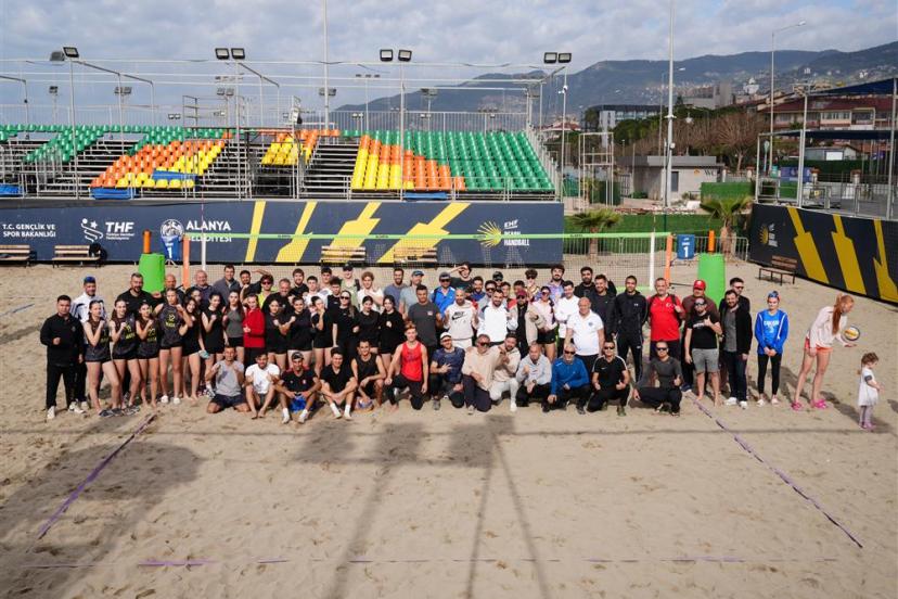 ALANYA’DA PLAJ VOLEYBOLU COŞKUSU